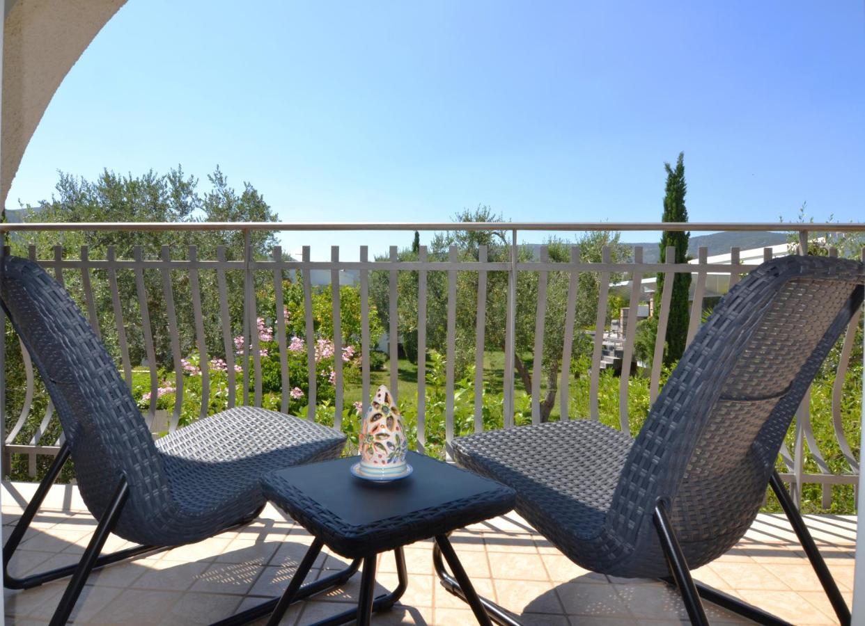 Hotel Residence Torre Del Porto Mattinata Exterior photo
