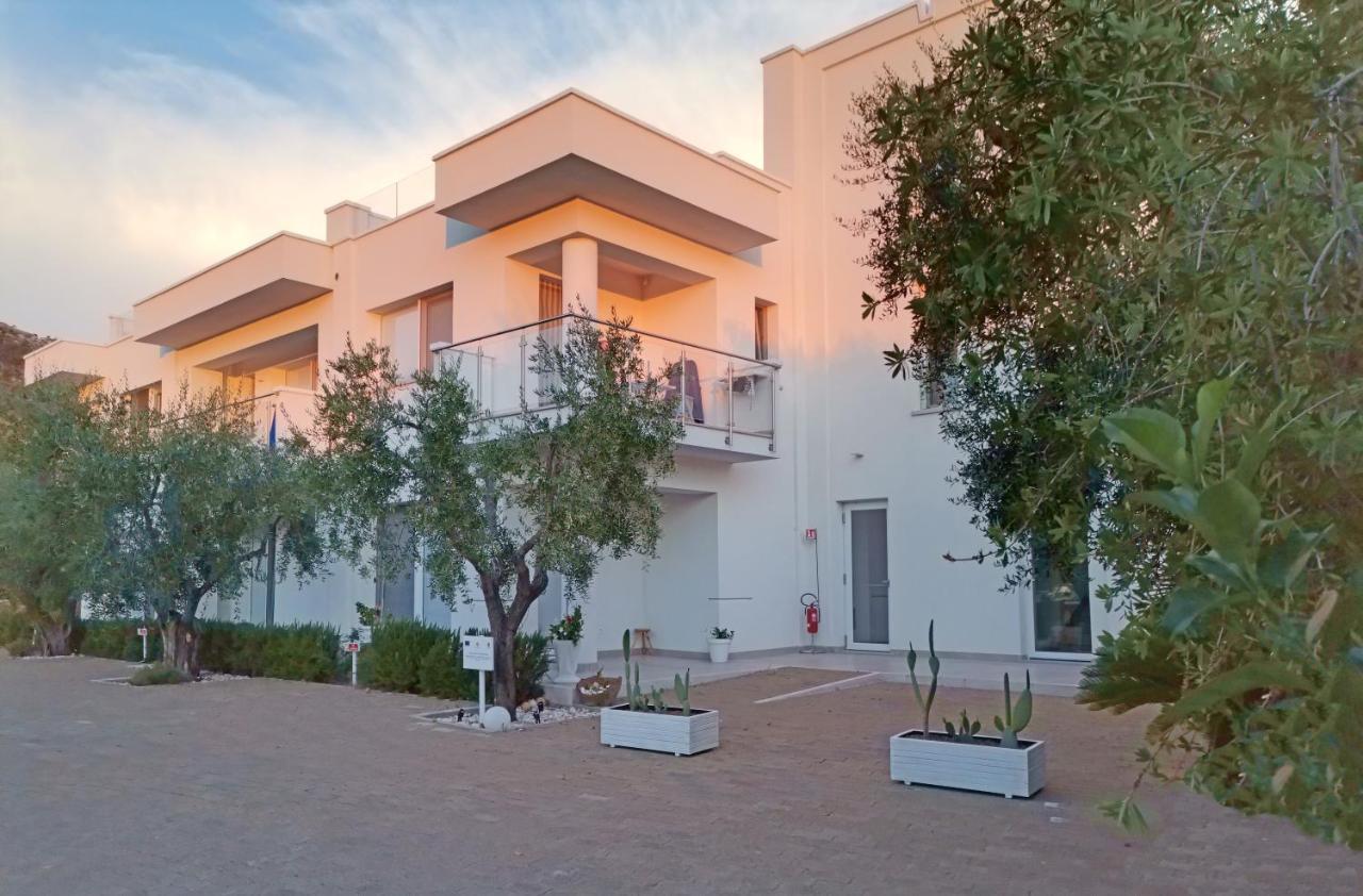 Hotel Residence Torre Del Porto Mattinata Exterior photo