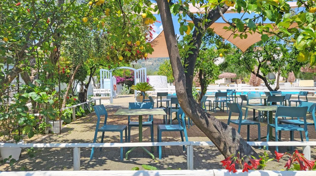 Hotel Residence Torre Del Porto Mattinata Exterior photo