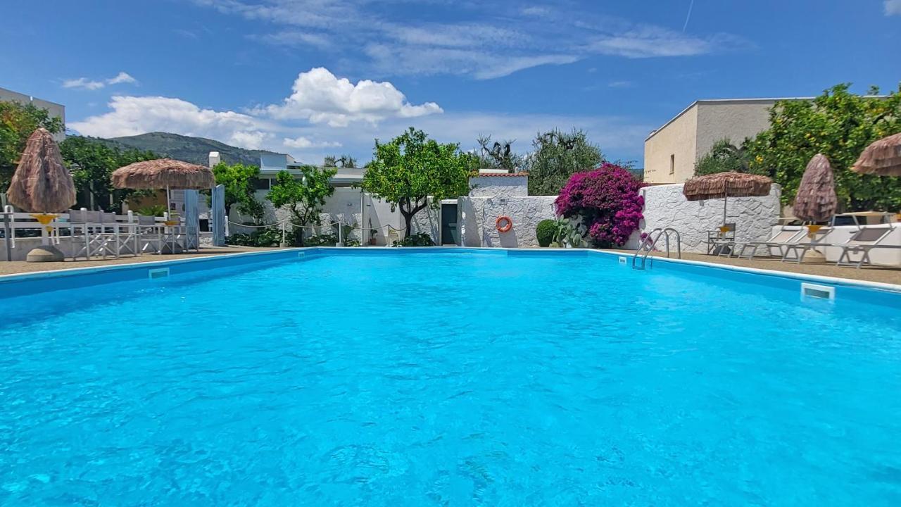 Hotel Residence Torre Del Porto Mattinata Exterior photo