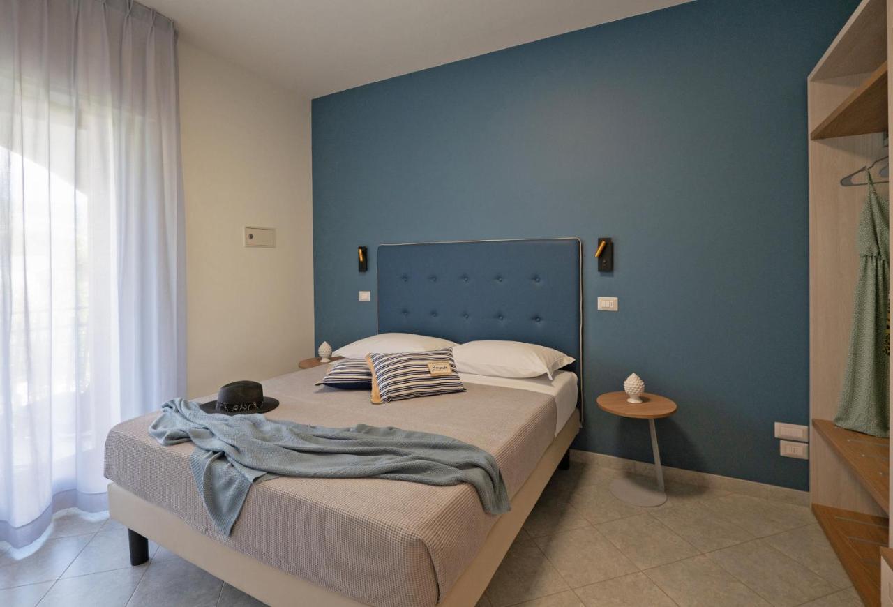 Hotel Residence Torre Del Porto Mattinata Exterior photo