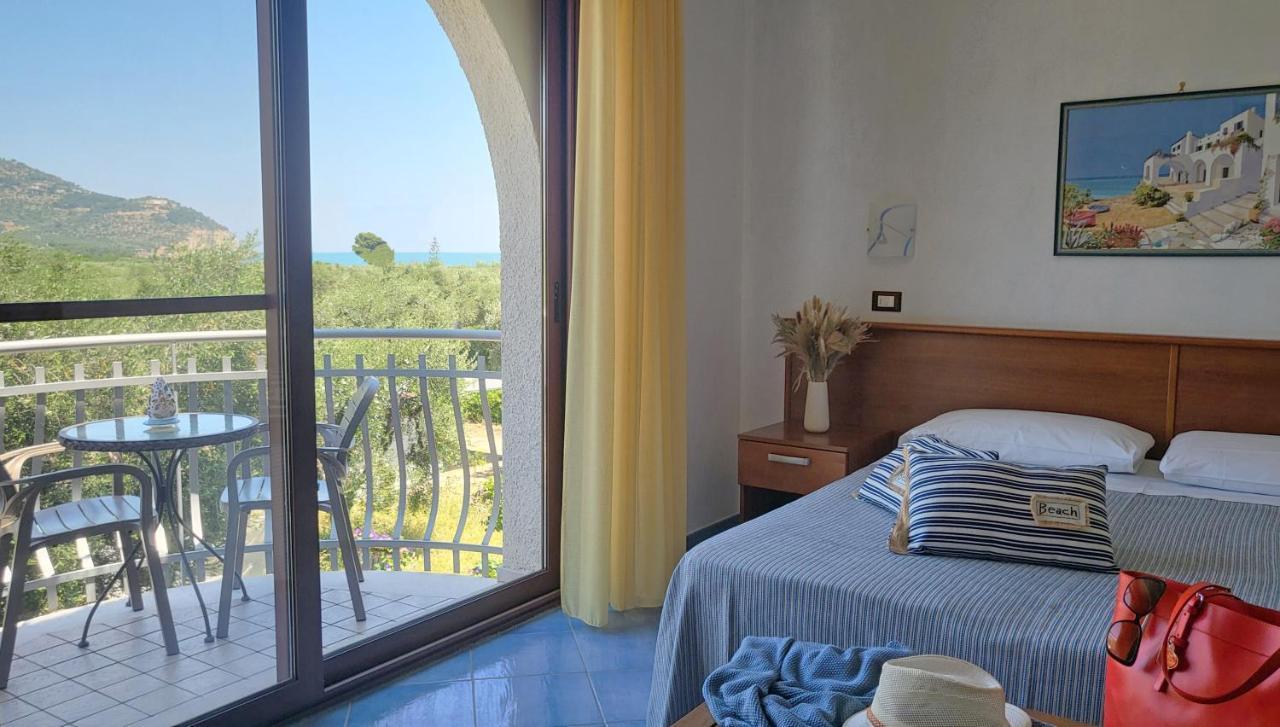 Hotel Residence Torre Del Porto Mattinata Exterior photo