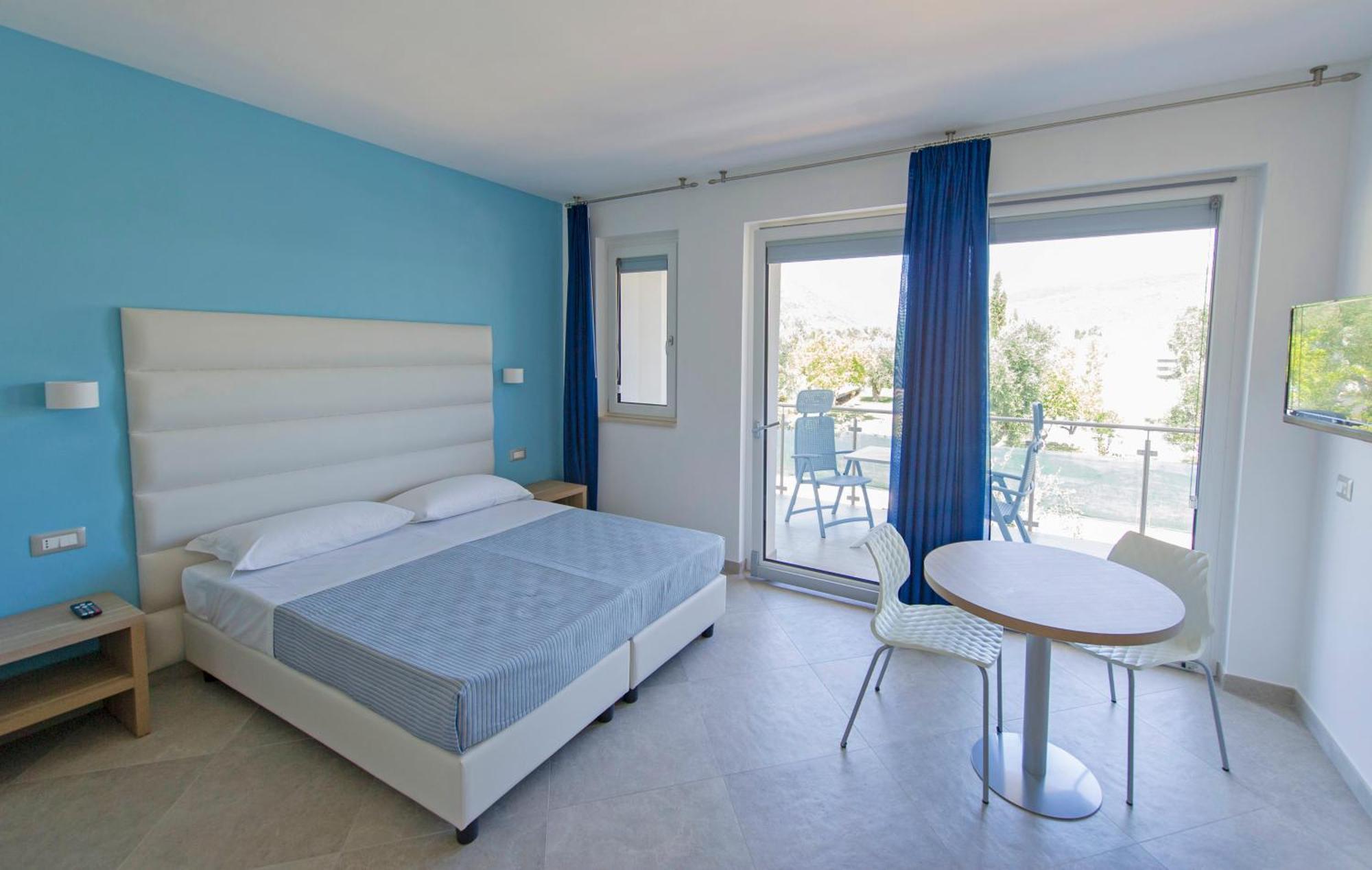 Hotel Residence Torre Del Porto Mattinata Exterior photo