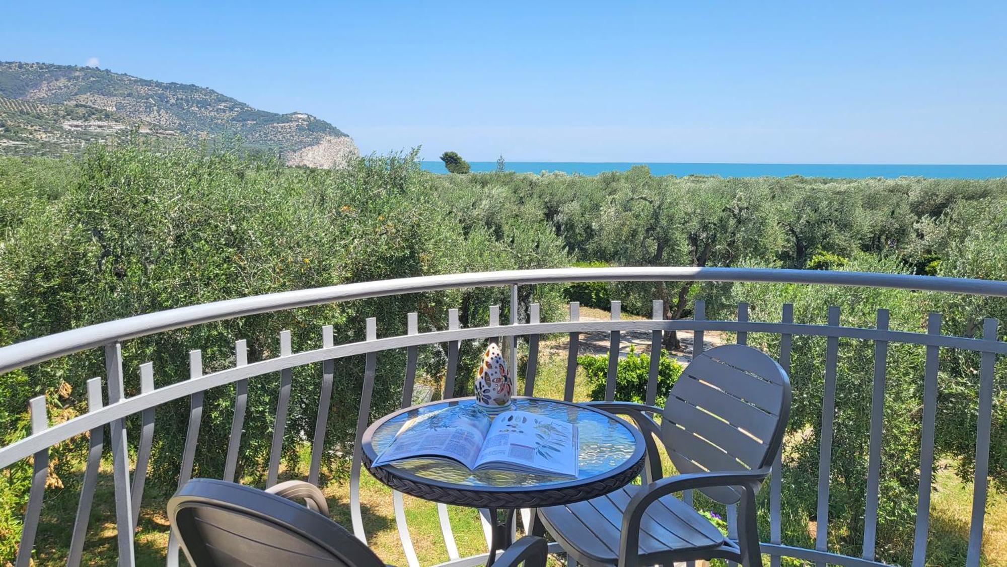 Hotel Residence Torre Del Porto Mattinata Exterior photo