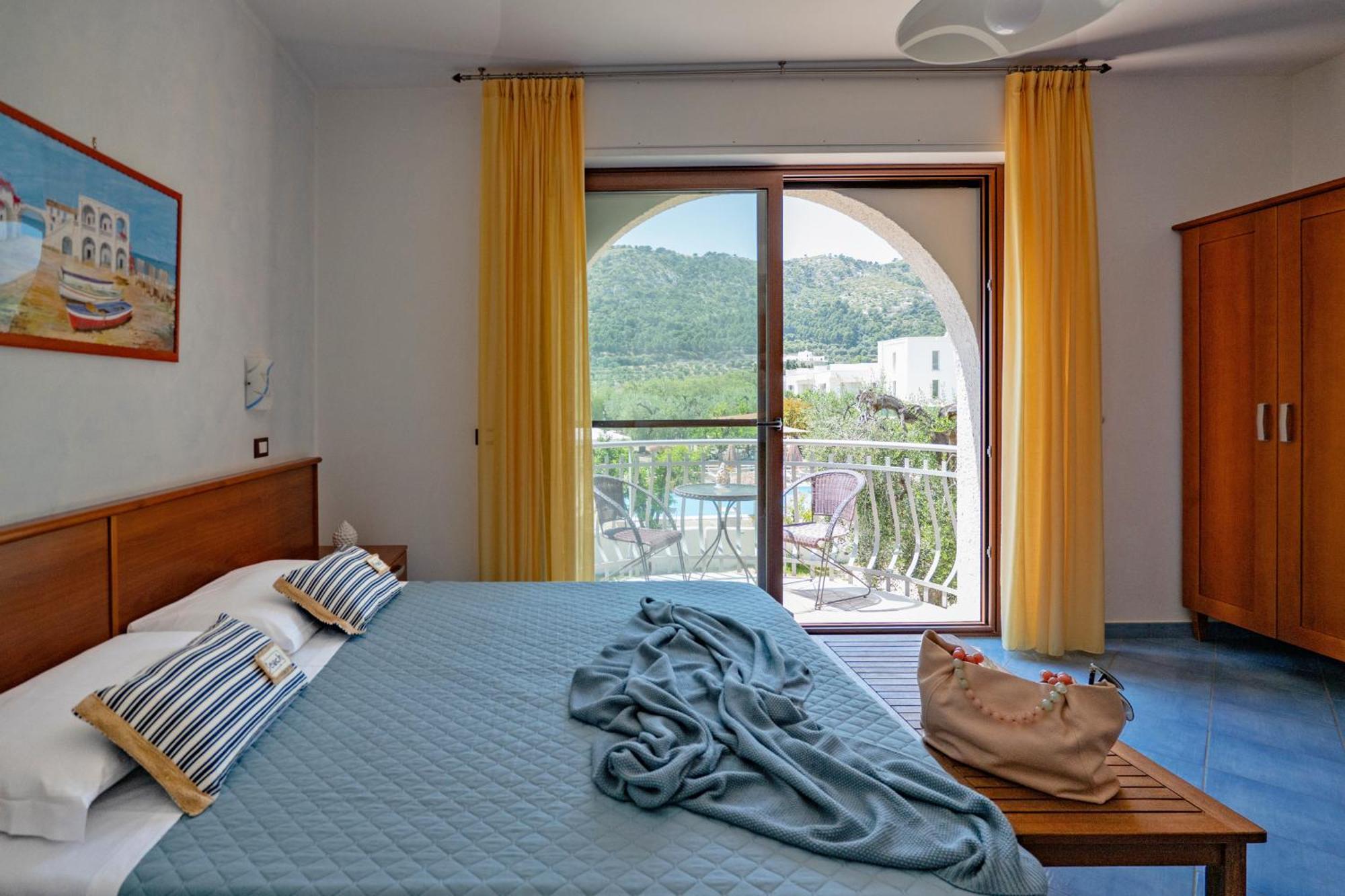 Hotel Residence Torre Del Porto Mattinata Exterior photo