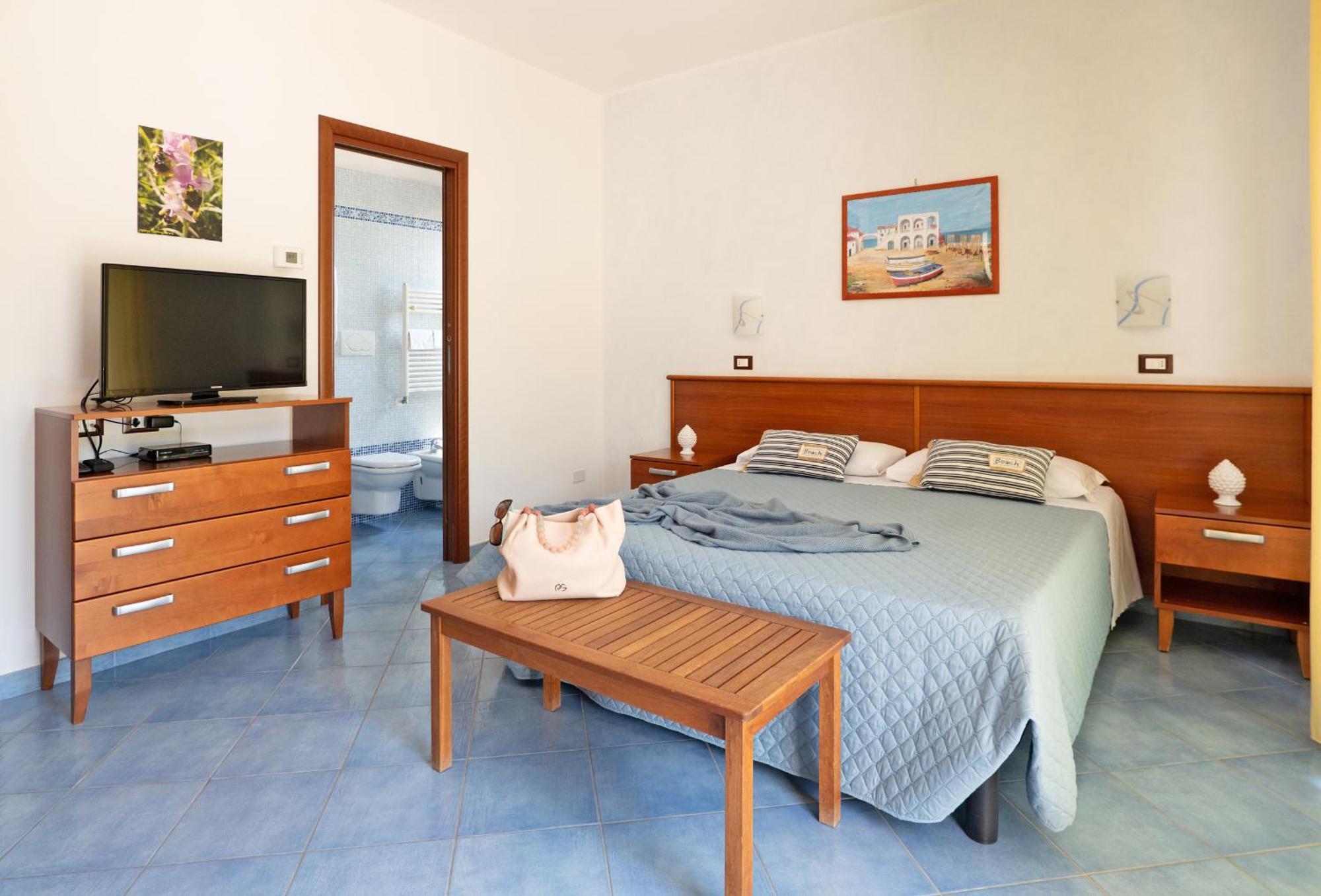 Hotel Residence Torre Del Porto Mattinata Room photo