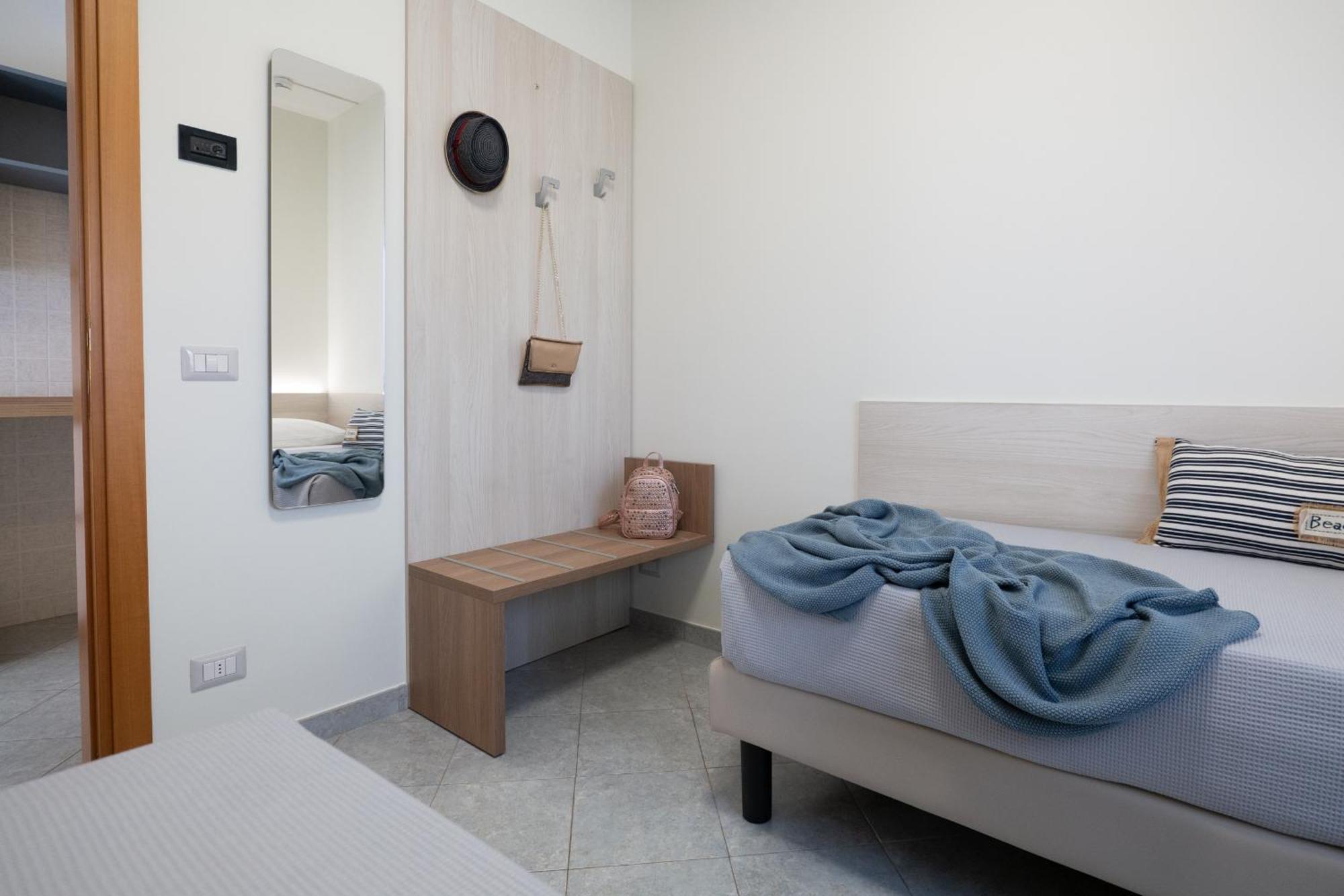 Hotel Residence Torre Del Porto Mattinata Room photo