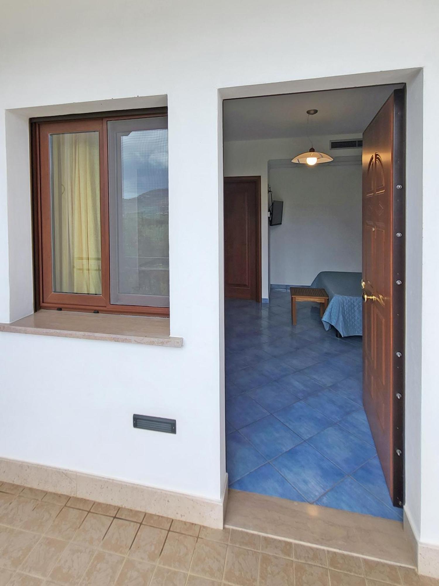 Hotel Residence Torre Del Porto Mattinata Exterior photo