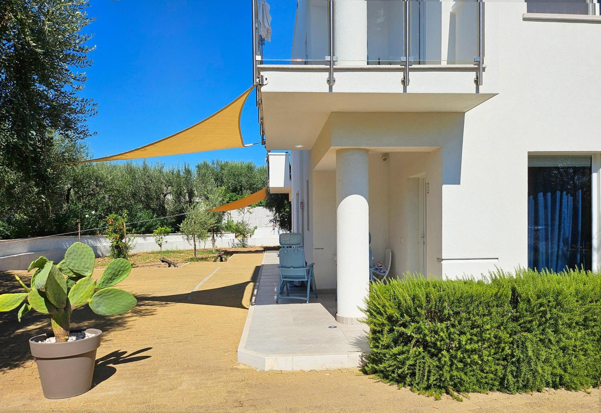 Hotel Residence Torre Del Porto Mattinata Exterior photo