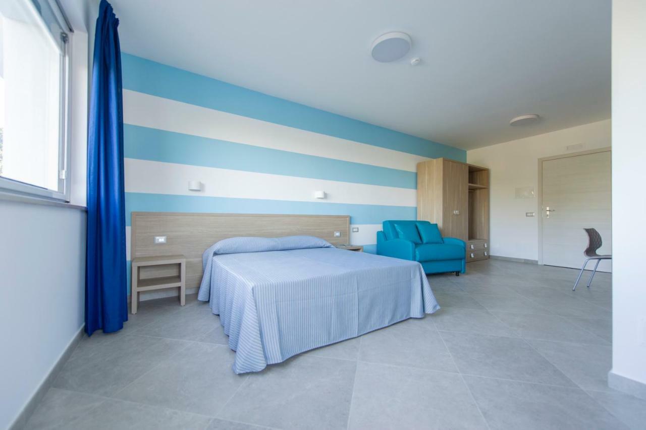 Hotel Residence Torre Del Porto Mattinata Exterior photo