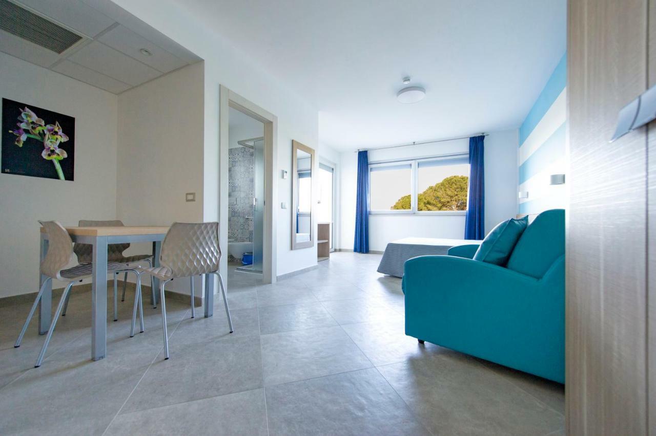 Hotel Residence Torre Del Porto Mattinata Exterior photo